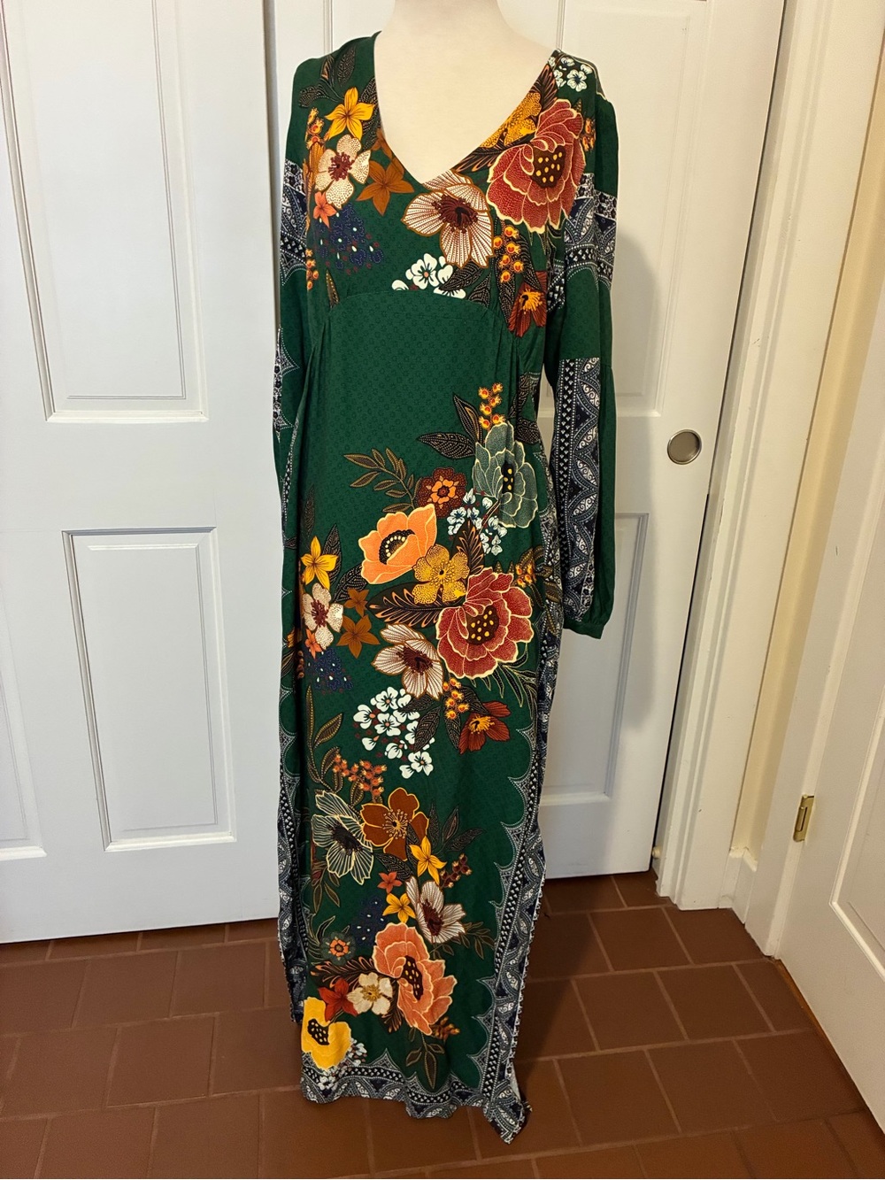FARM Rio Green Floral V-Neck Long Sleeve Maxi Dress - Picture 3 of 7